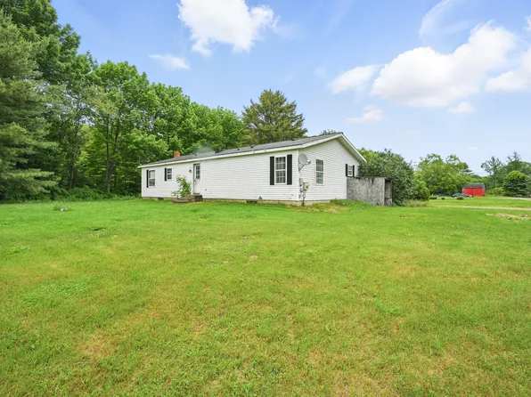 11 Misery Lane, Pittston, ME 04345