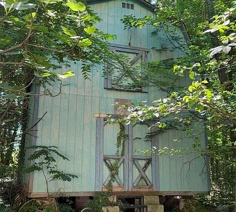 4th image of 144 Edgewood Cir