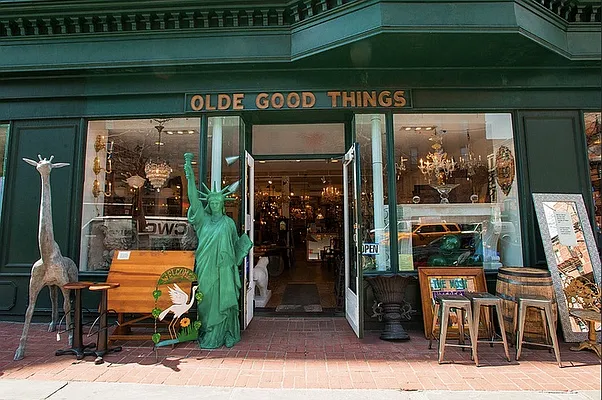 Rented by Compass | media 27