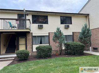 1037 Cricket Ln, Woodbridge, NJ 07095