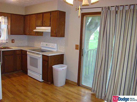 3rd image of 8810 Walnut Ct