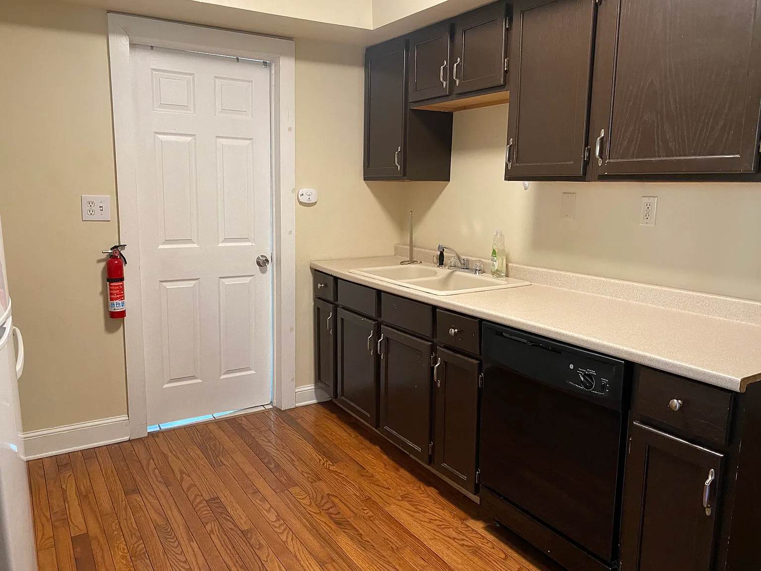 4 bed, 2642 sqft, $2,880 — Photo 2