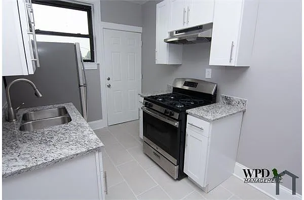 Building Photo - 1311 W 82nd St #1