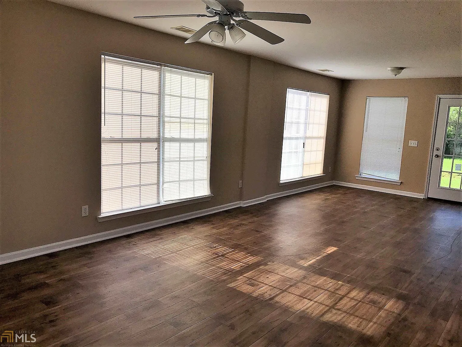 164 Herschel Drive - 2 — Photo 2