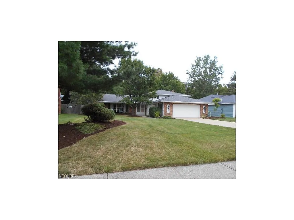 17064 Hunting Meadows Dr photo 1