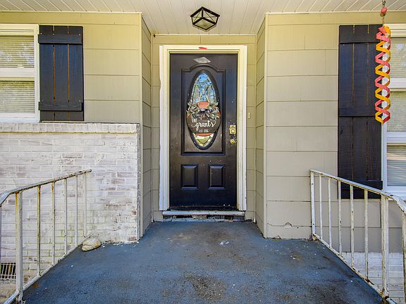 4th image of 1865 Pineview Dr
