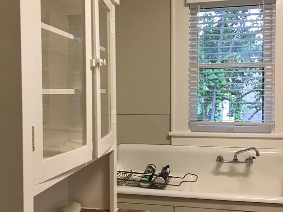 4th image of 605 W 10th St Ste C