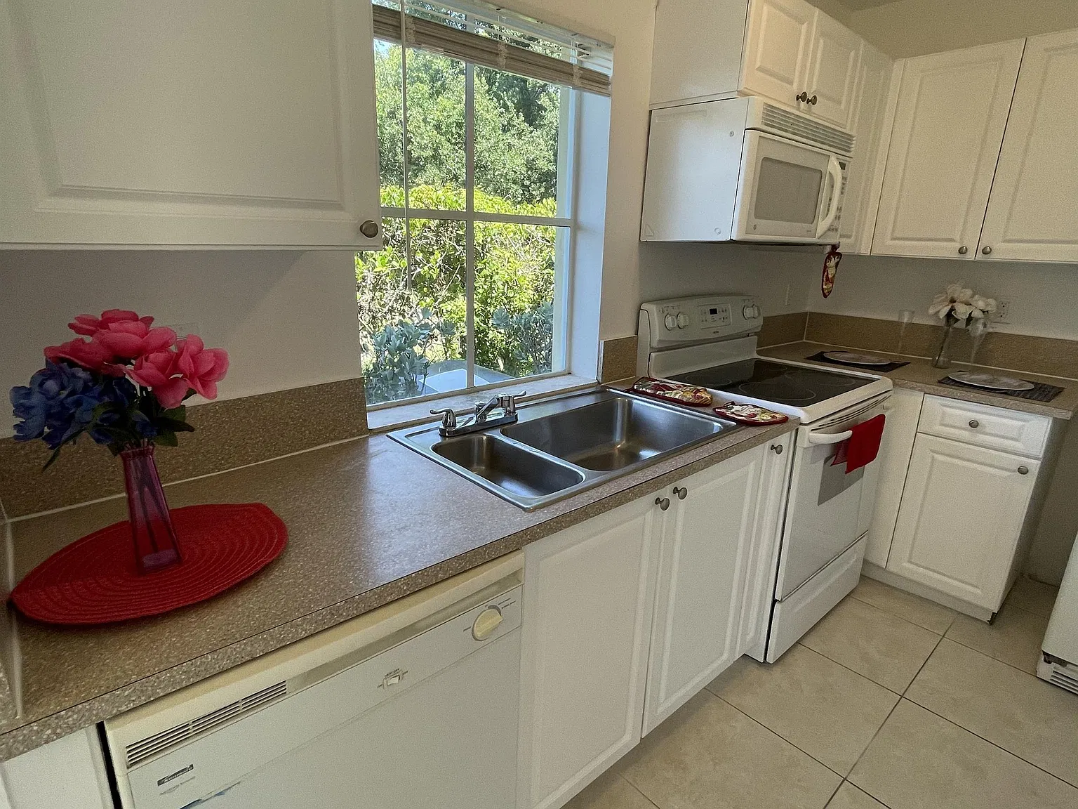 165 SE 2nd Ct — Photo 4