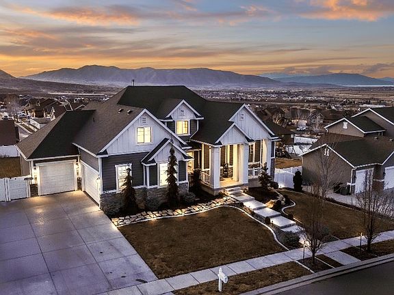 3rd image of 1033 N Christley Ln