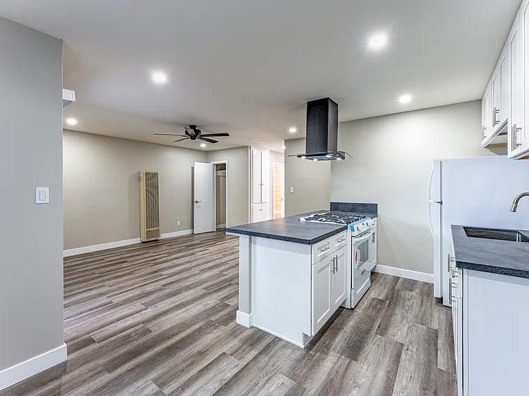 2777 Nimitz Blvd — Photo 14