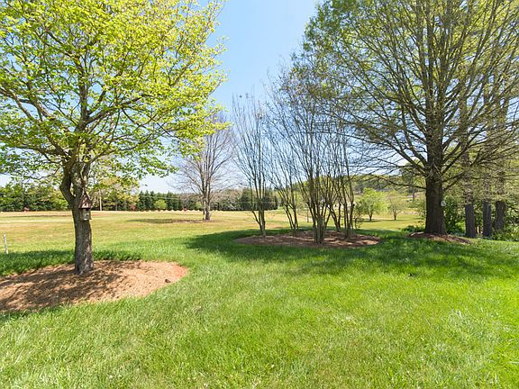 4th image of 118 Bogey Ln