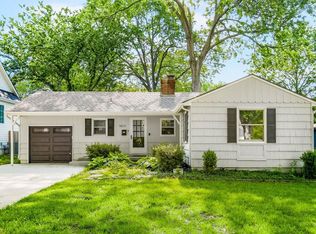 7053 Granada Ln, Prairie Village, KS 66208