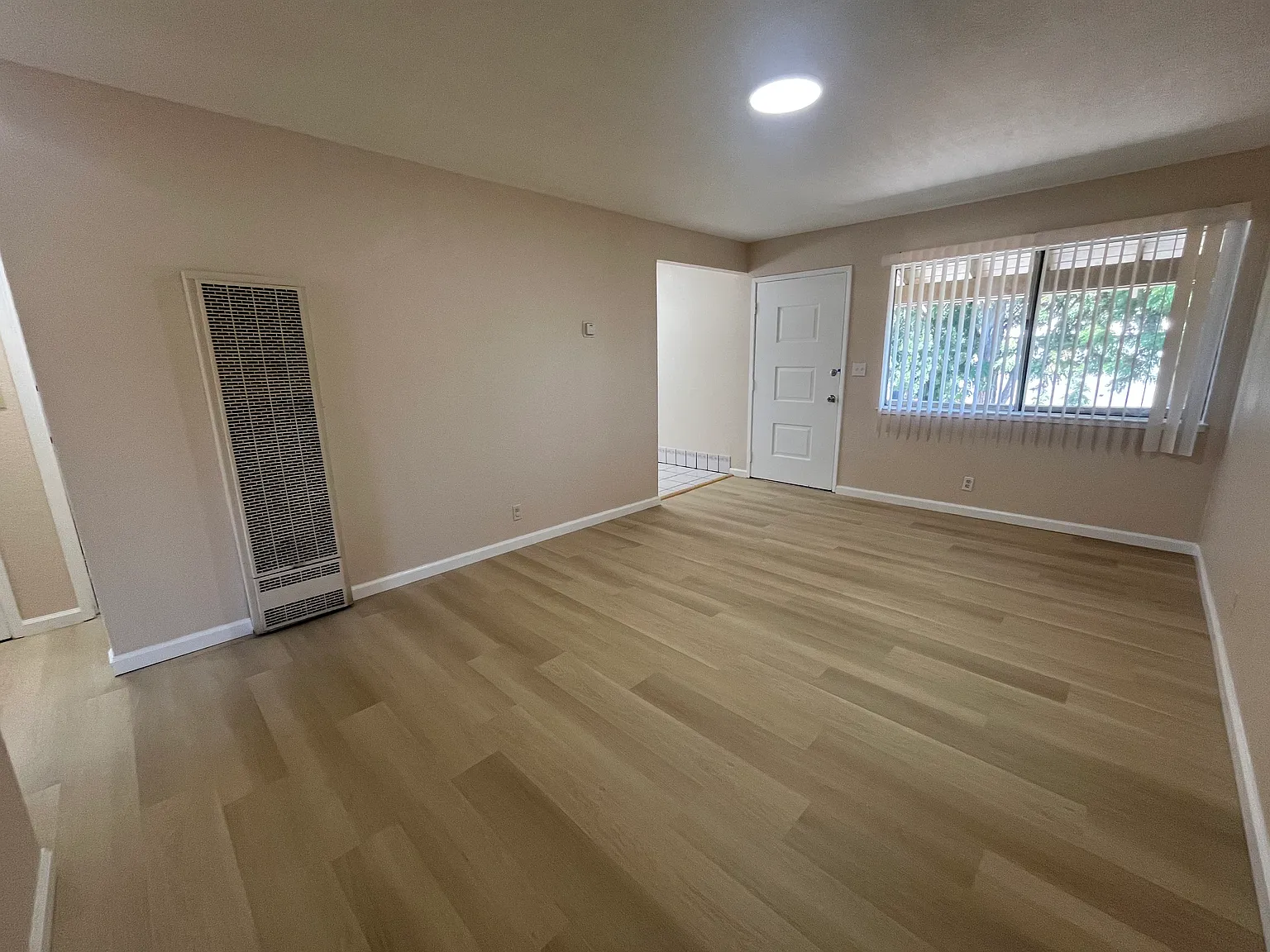 2 bed, 950 sqft, $2,650 — Photo 3