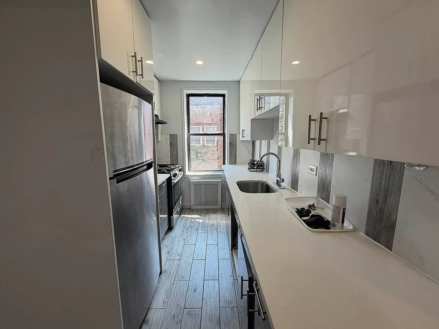 250 East 38th Street — Photo 2