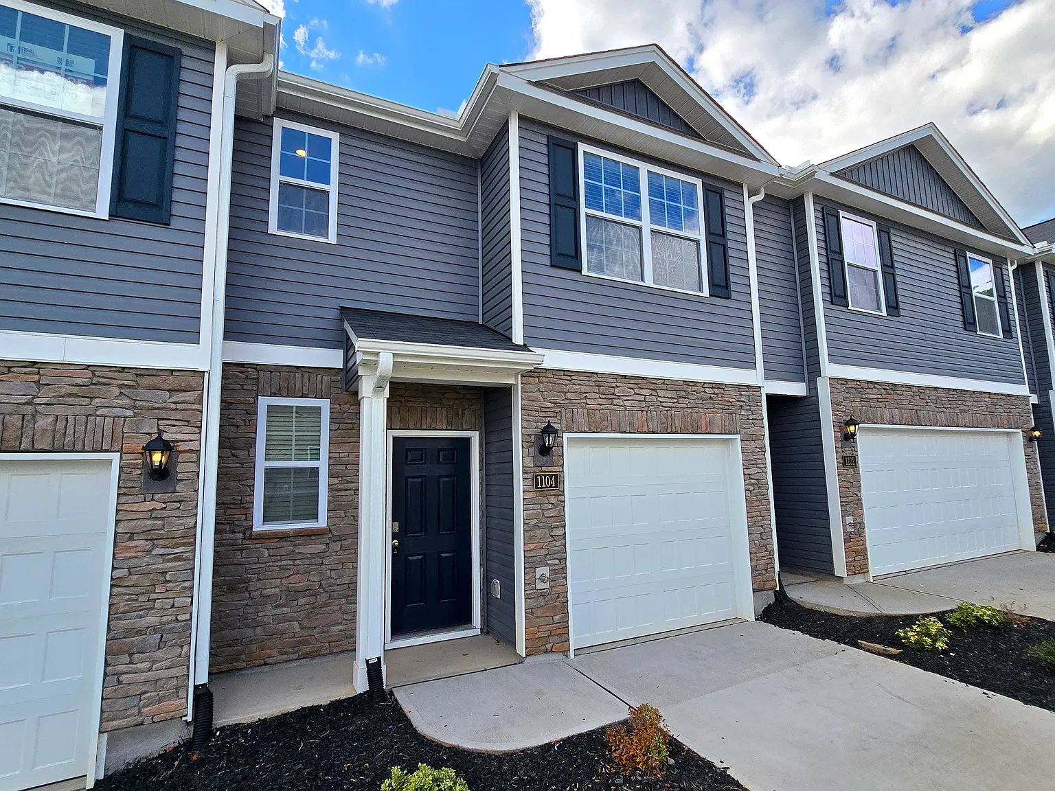 1104 Broholmer Ln — Photo 2