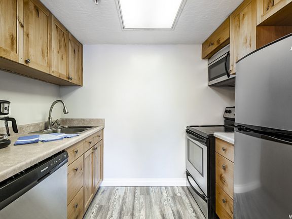 5th image of 2000 Prospector Ave #108