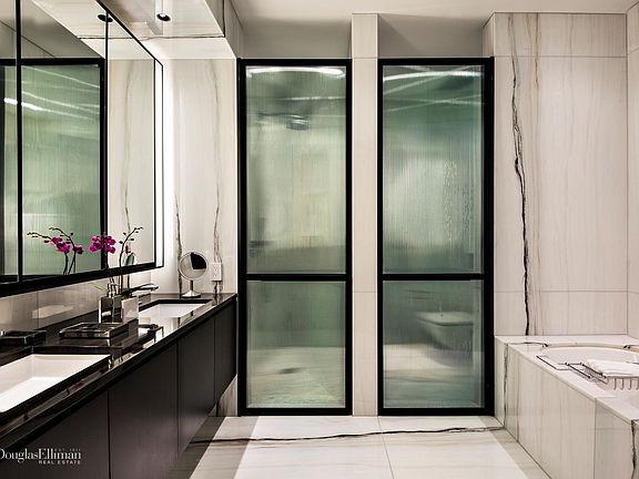 2nd image of 157 E 57th St #38C