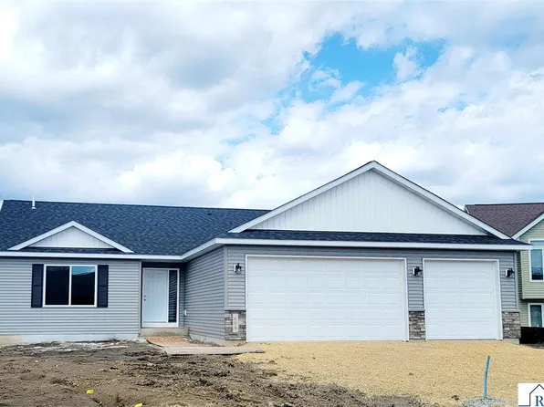 893 Mill Race Ct, Madelia, MN 56062