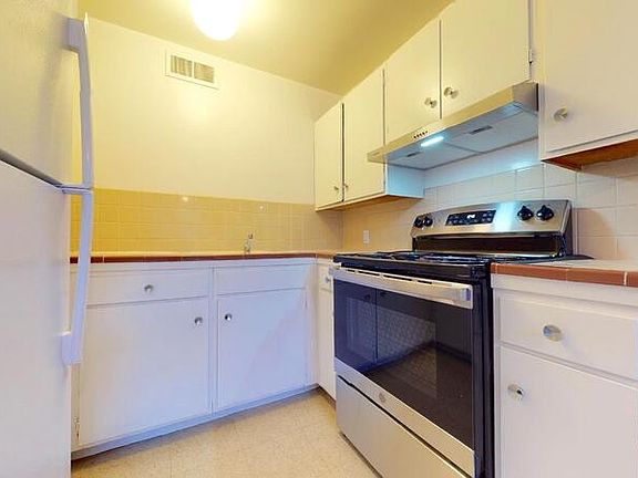 4th image of 446 Warren Dr #4