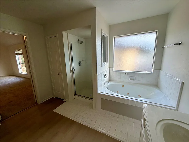 2317 Orleans Ln — Photo 25