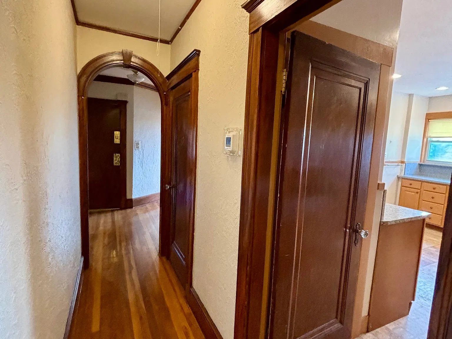 3 bed, 1.0 bath, 1400 sqft, $3,200 — Photo 3