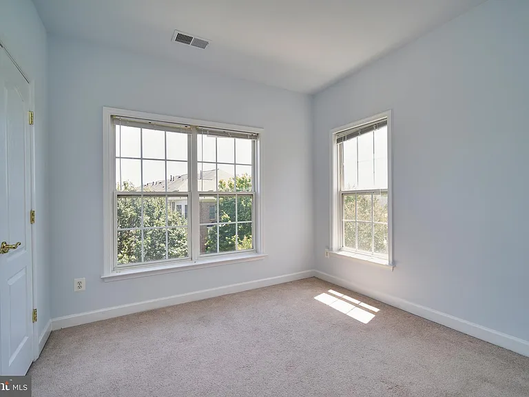 19147 Commonwealth Ter — Photo 20