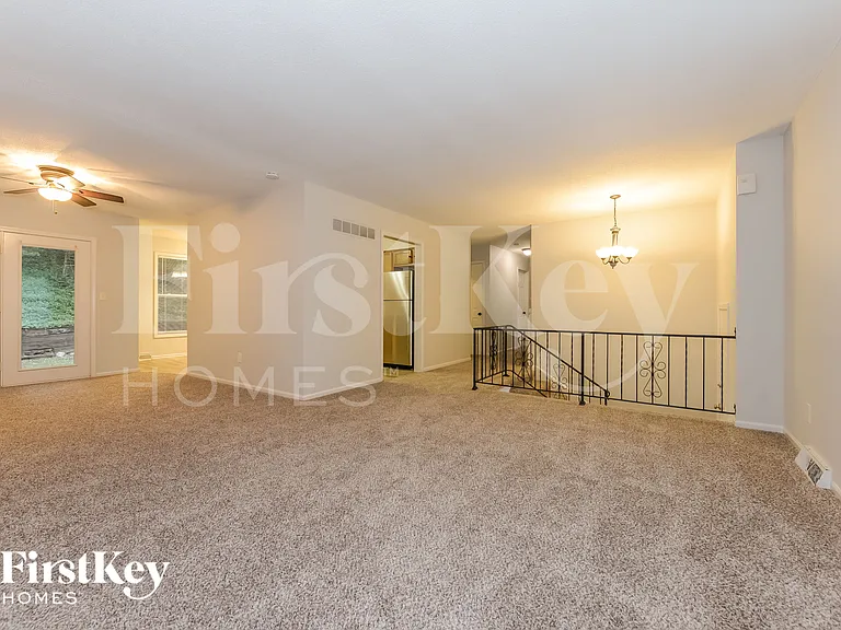 5905 NW Whispering Oaks Ln — Photo 5