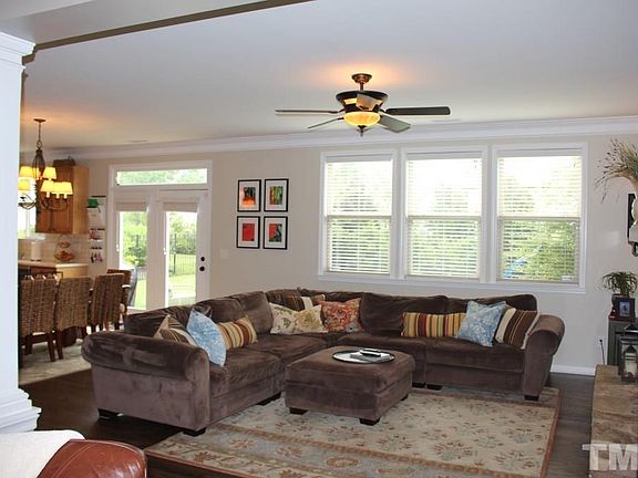 3rd image of 5017 Lake Grove Blvd
