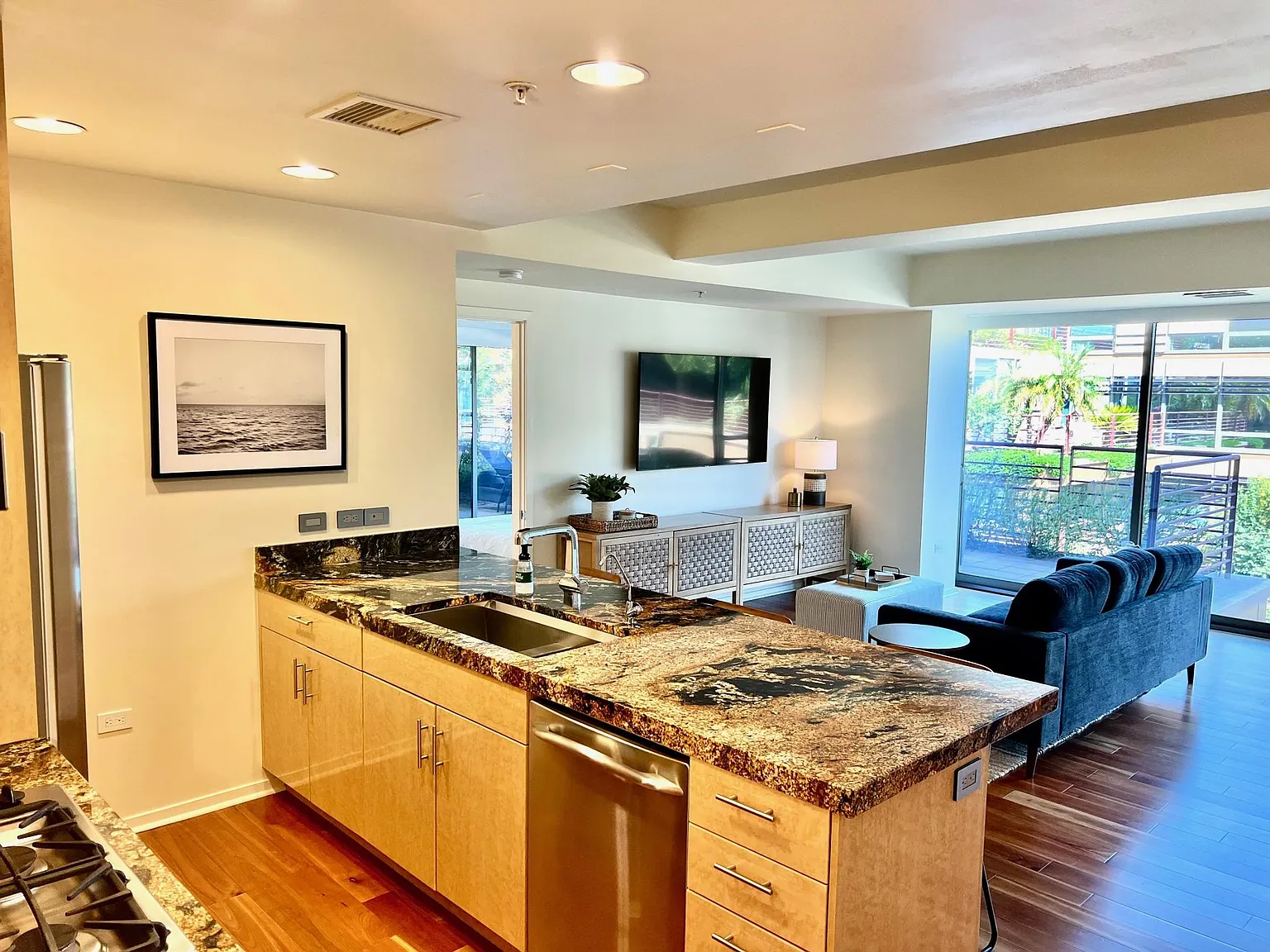2 bed, 1094 sqft, $4,000 — Photo 3