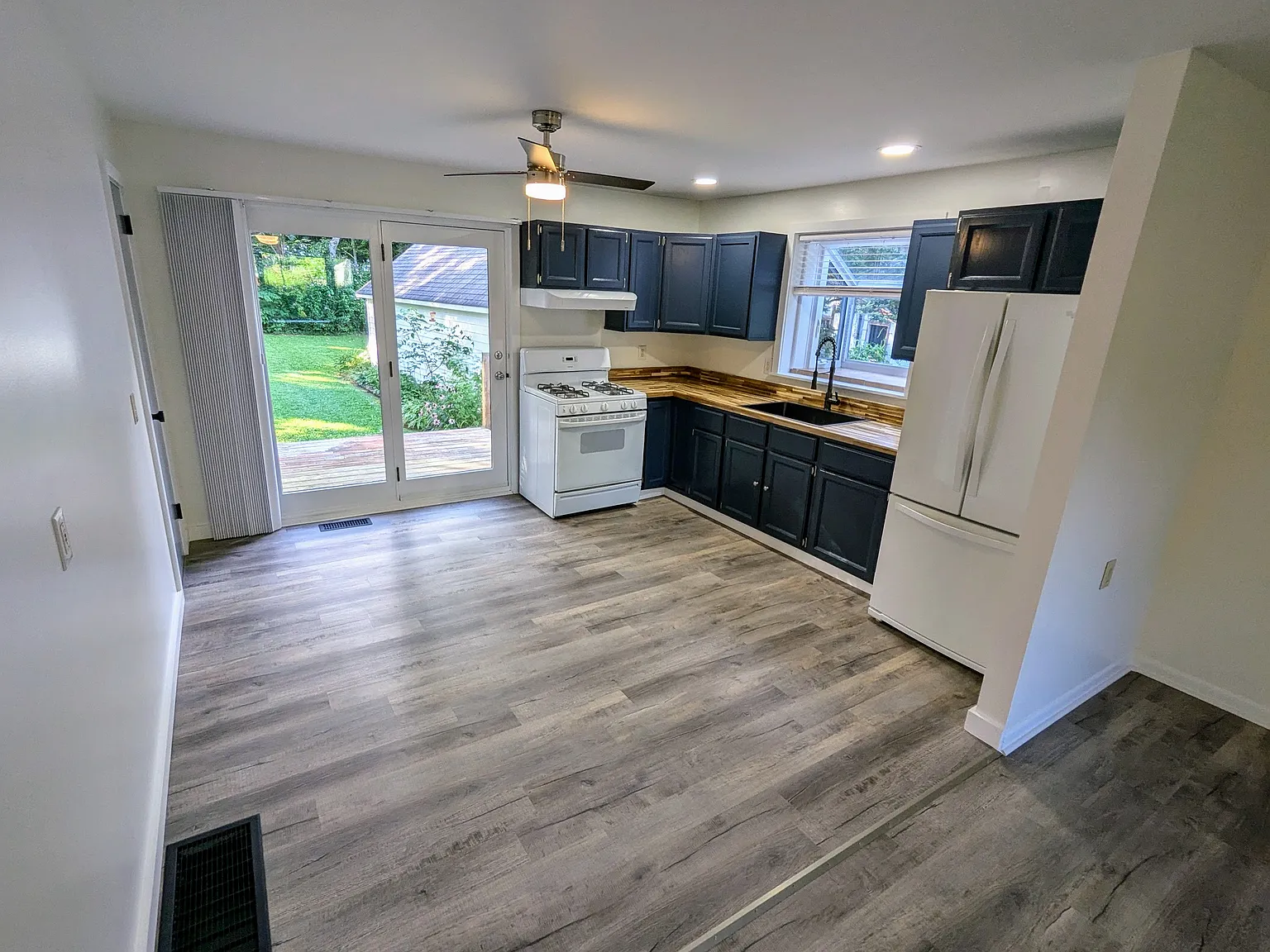 2 bed, 1120 sqft, $1,800 — Photo 4