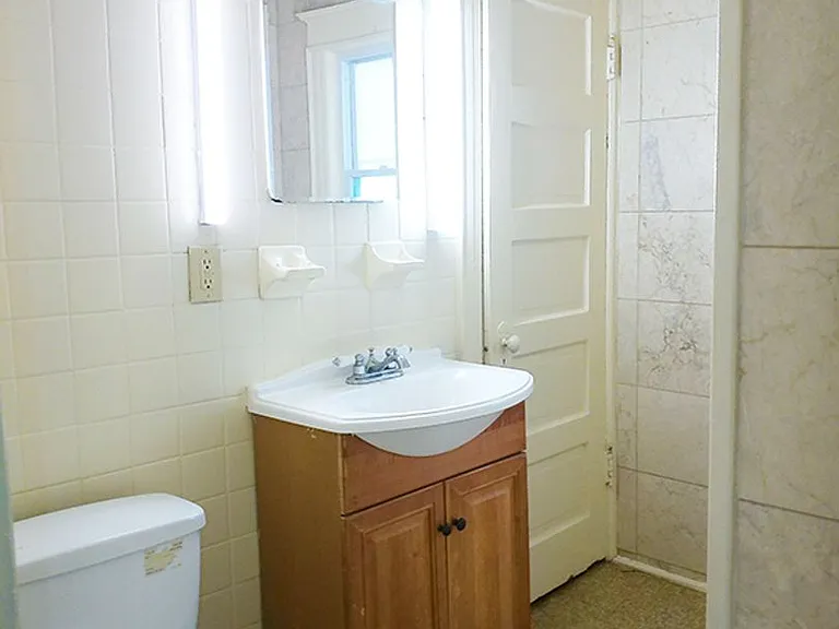 2406 E Genesee St — Photo 4