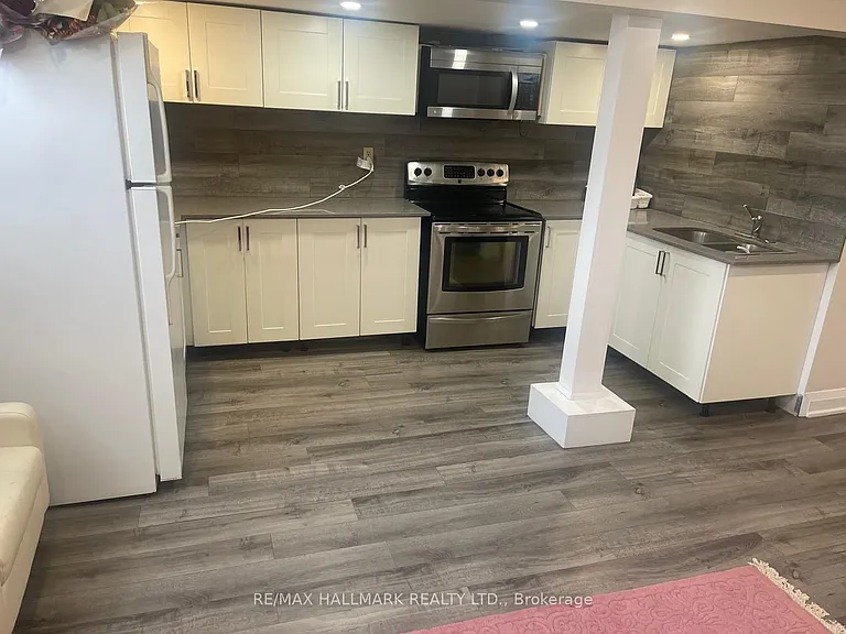 61 Aurora Heights Dr #LOWER — Photo 7