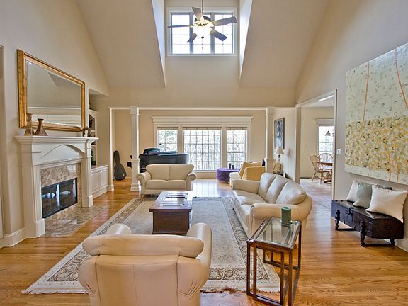 4th image of 18 Wellington Woods Ct