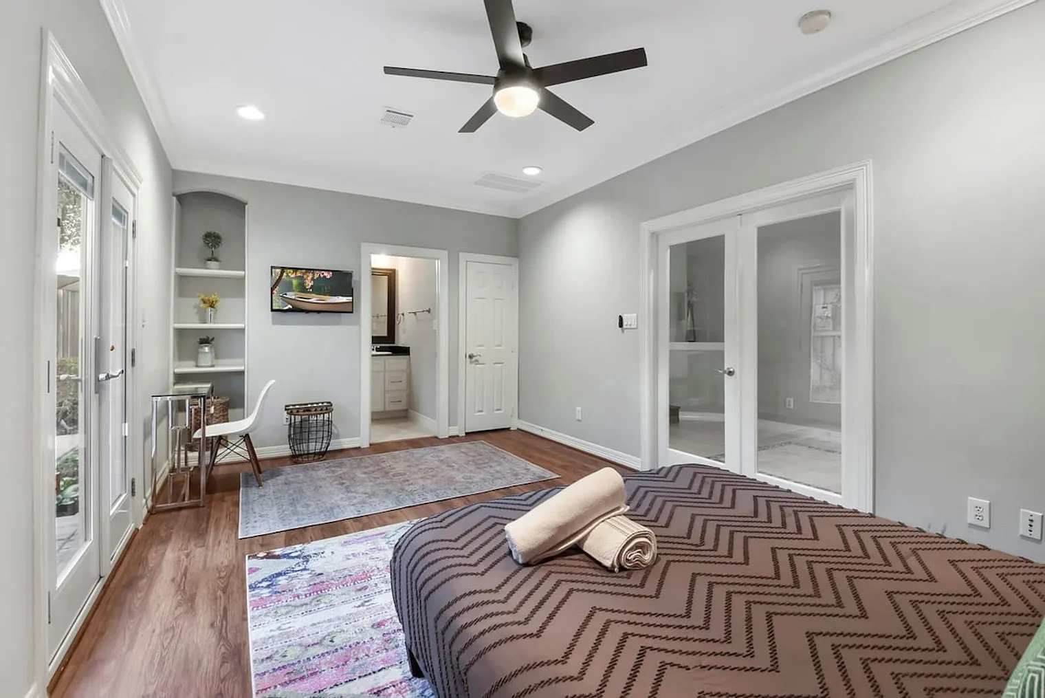 6 bed, 3.0 bath, 3100 sqft, $11,034 — Photo 4