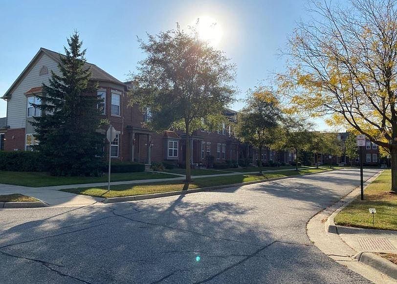 1st image of 49691 Courtyard Ln