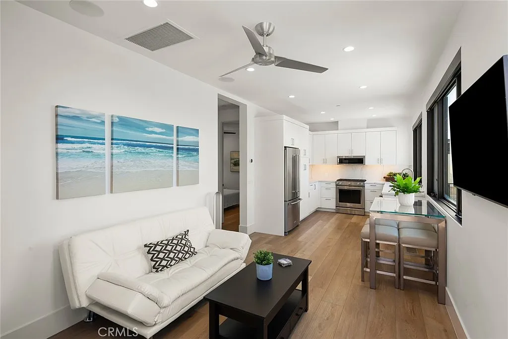 2 bed, 650 sqft, $6,500 — Photo 4