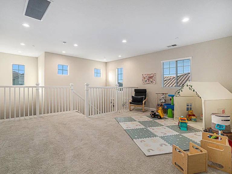 208 Littleton St — Photo 25