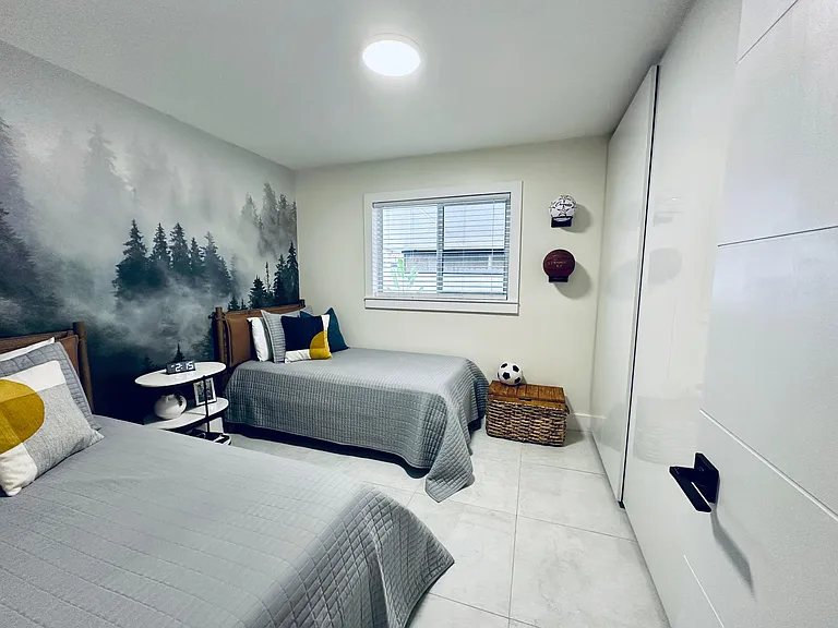 NW 87th Pl — Photo 16