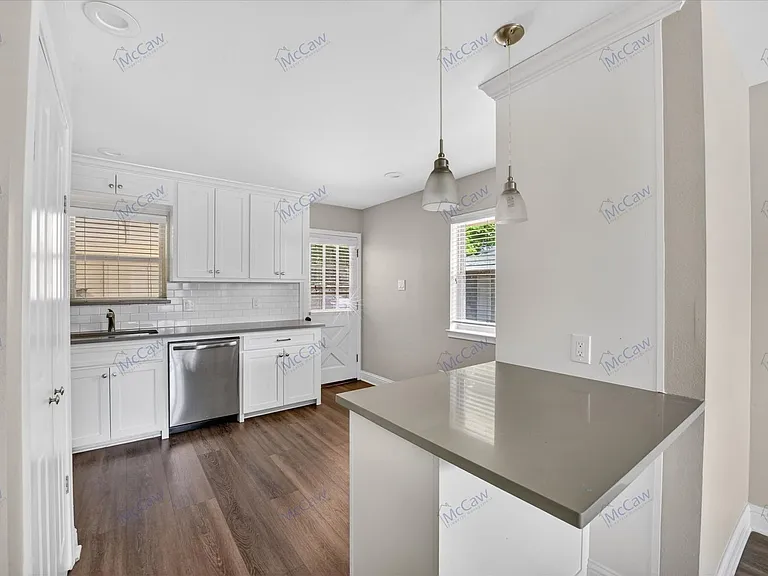 206 N Graves St — Photo 5