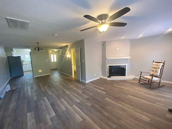 3rd image of 85 Quarterdeck