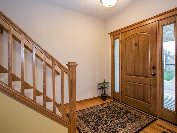 3rd image of 1562 Woodside Ct NE