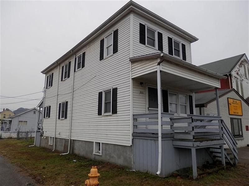 2nd image of 200 22nd St