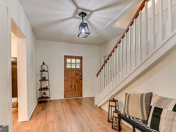 4th image of 284 Elm St