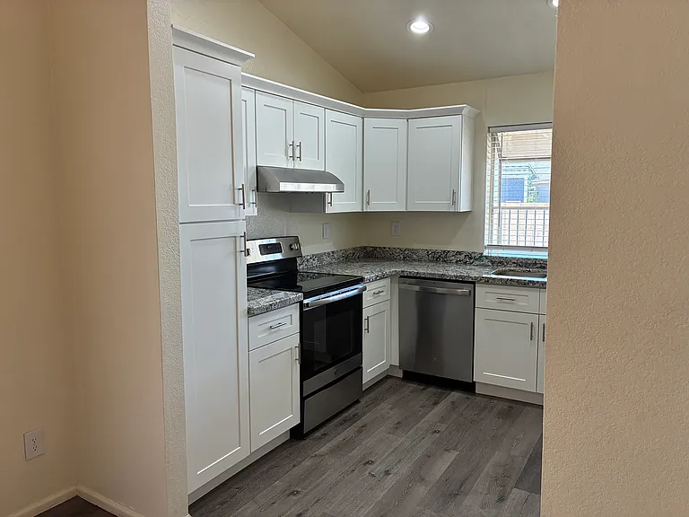 5637 W Yucca St — Photo 10