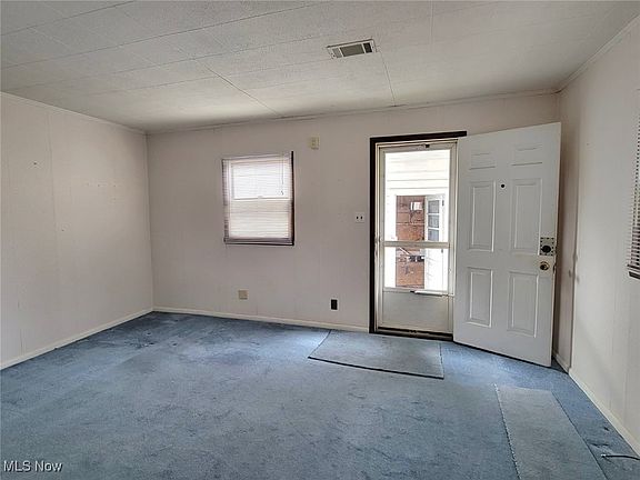 4th image of 9 Mahoning Ct