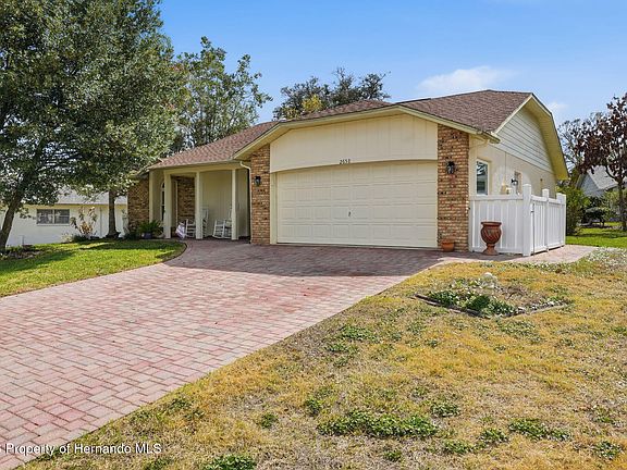 4th image of 2658 Royal Ridge Dr