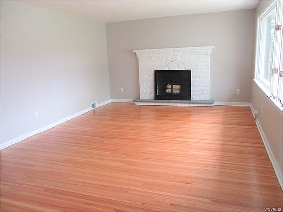5th image of 48 Brantwood Dr