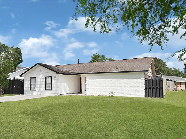 12115 Wood Forest Dr — Photo 15
