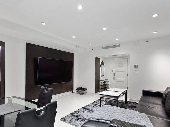3rd image of 160 Central Park S #720