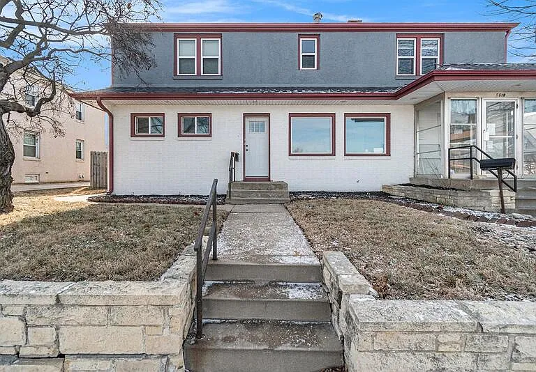 5517 NW Radial Hwy — Photo 1